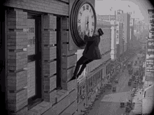 Clock Llyod.gif