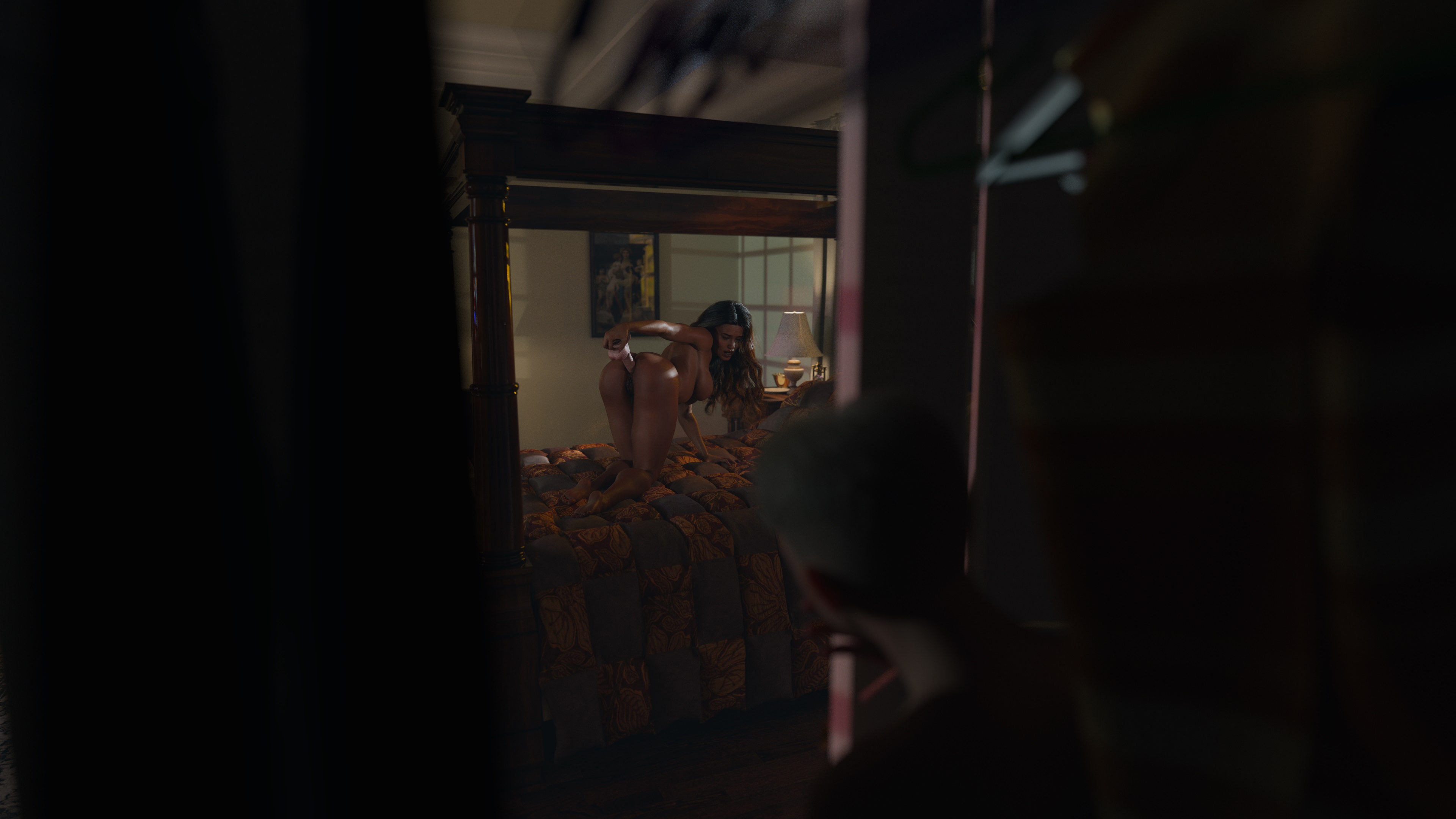 Hiding_in_moms_closet_01.jpg