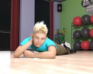 Hunk posing at the gym 01.jpg