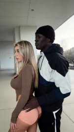 montrer cette fille de profil, avec son petit ami qui doit ressembler à l'homme .jpeg