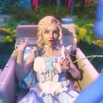 alice04wakeupcopy63813f4dba95c.jpg