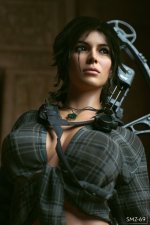 Lara_Exploring_02.jpg