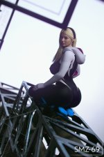 Rose_Cosplaying_as_Gwen.jpg