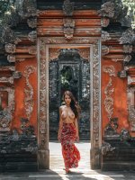 Bali - babes posing (2).jpg